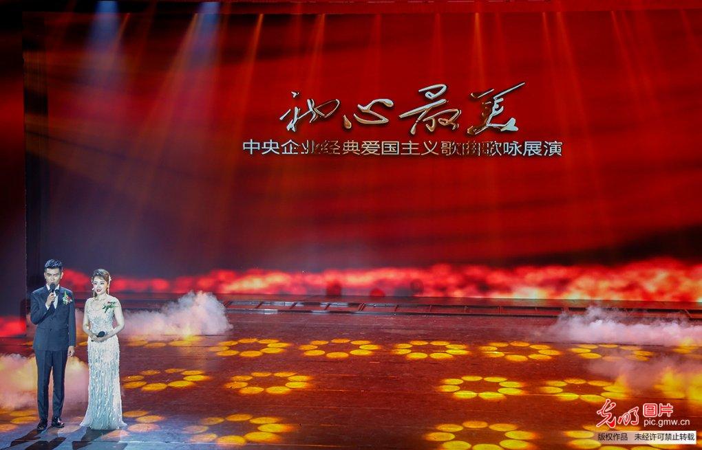 甘肃一公车酒后撞道路栏杆？知情人透露或为警保联动车，交警回应